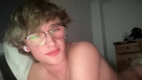 nerdytwink18 online show from 10, 2, 2026