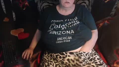Snapshot of new_milf chatting on 6, 7, 2026 Lilly online show from 6, 7, 2026