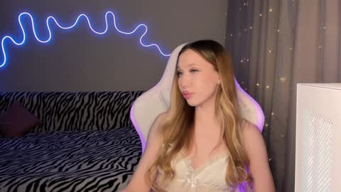 Snapshot of neyrmina chatting on 24, 1, 2025 Mina online show from 24, 1, 2025