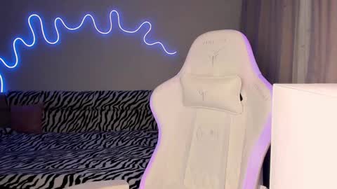 Snapshot of neyrmina chatting on 10, 2, 2025 Mina online show from 10, 2, 2025