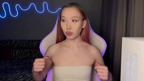 Snapshot of neyrmina chatting on 18, 2, 2025 Mina online show from 18, 2, 2025