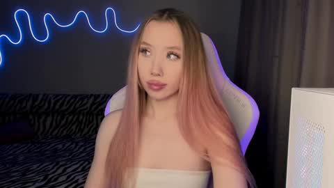 Snapshot of neyrmina chatting on 24, 2, 2025 Mina online show from 24, 2, 2025