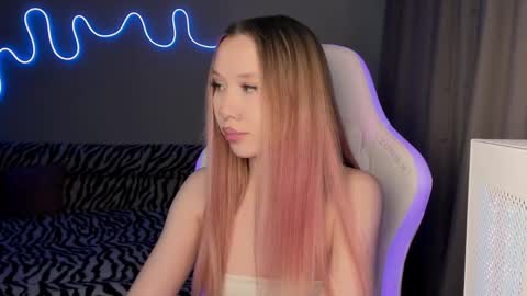 Snapshot of neyrmina chatting on 25, 2, 2025 Mina online show from 25, 2, 2025