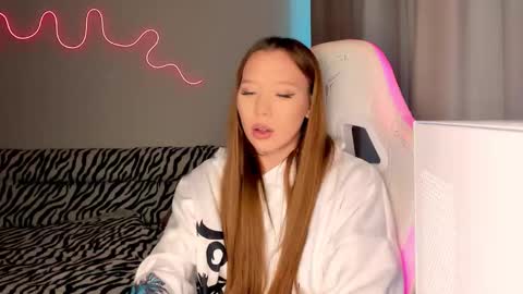 Snapshot of neyrmina chatting on 10, 9, 2025 Mina online show from 10, 9, 2025