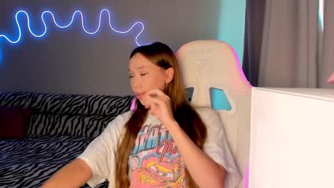 Snapshot of neyrmina chatting on 20, 9, 2025 Mina online show from 20, 9, 2025