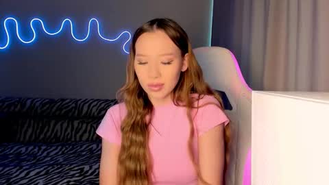 Snapshot of neyrmina chatting on 24, 9, 2025 Mina online show from 24, 9, 2025