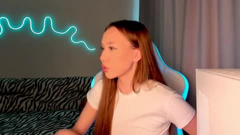 Snapshot of neyrmina chatting on 1, 10, 2025 Mina online show from 1, 10, 2025