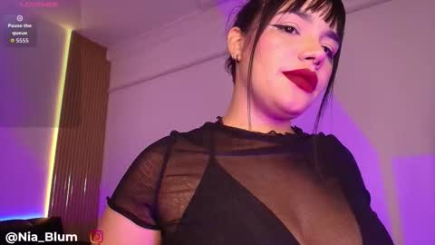 Nia Blum online show from 19, 12, 2025