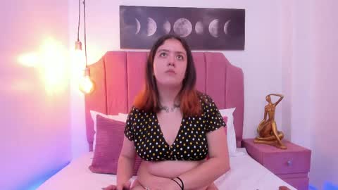 Estefani  online show from 6, 5, 2026