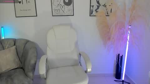 Nia online show from 6, 11, 2025