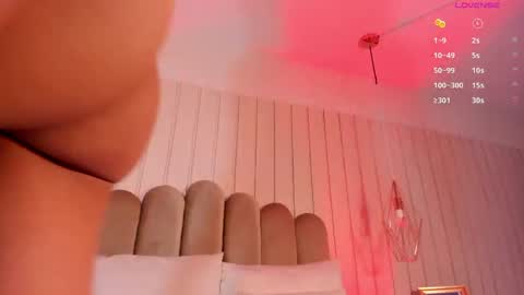 nickiwestt___ online show from 29, 5, 2026