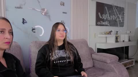 nicky_as online show from 2, 4, 2026