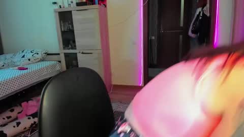 Nicky Weekends online show from 9, 2, 2025