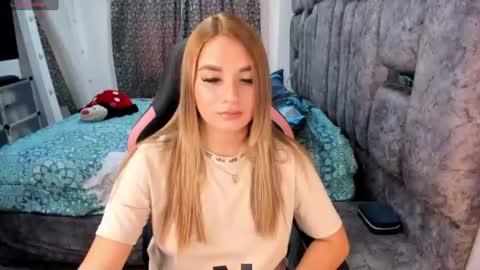Snapshot of nicol_080 chatting on 10, 7, 2026 YuliEM online show from 10, 7, 2026