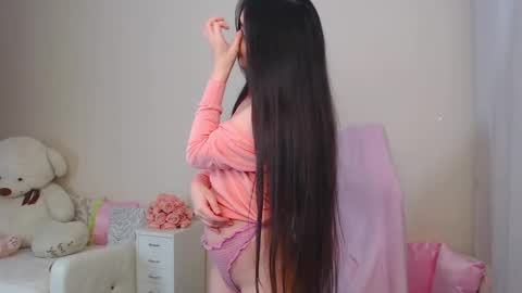 Nicole Online at about after 1000  6  UK time or 900  - 500  UK time it approximate time interval online show from 9, 3, 2025