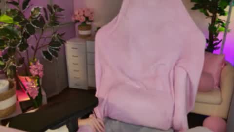 Nicole Online at about after 1000  6  UK time or 900  - 500  UK time it approximate time interval online show from 29, 9, 2025