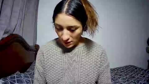 Snapshot of nicolas_and_alexa chatting on 5, 2, 2026 nicolas_and_alexa online show from 5, 2, 2026