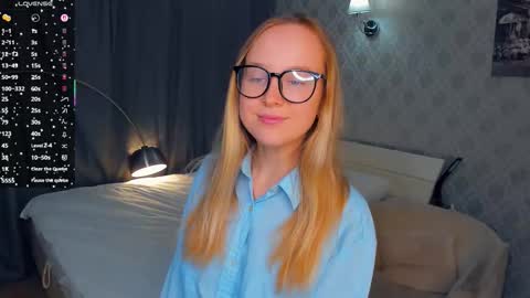 Nicoletta online show from 19, 10, 2025
