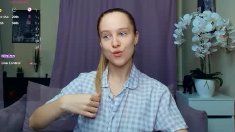 Nicoletta online show from 5, 4, 2026