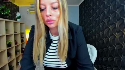 Snapshot of nicole___19 chatting on 11, 3, 2025 Nico online show from 11, 3, 2025