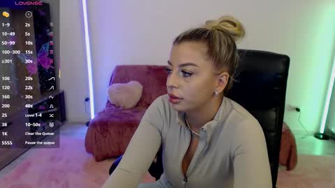 Snapshot of nicole___19 chatting on 20, 9, 2025 Nico online show from 20, 9, 2025