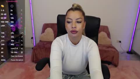 Snapshot of nicole___19 chatting on 25, 9, 2025 Nico online show from 25, 9, 2025