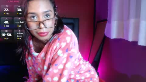nicole_brown1126 online show from 8, 3, 2025