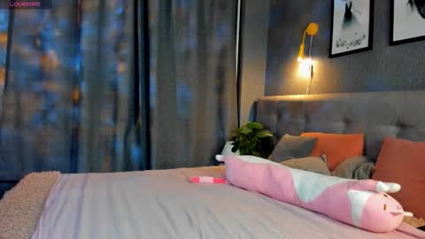 GMT7TueWedThSu 0300am-0900am. Sa 1000am-0400pm online show from 20, 11, 2025