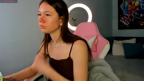 Snapshot of nicole_charm chatting on 9, 6, 2026 GMT7TueWedThSu 0300am-0900am. Sa 1000am-0400pm online show from 9, 6, 2026