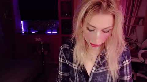 Nicole online show from 16, 9, 2025