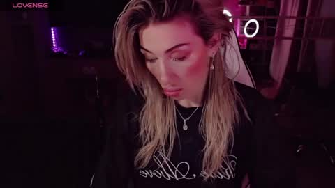 Nicole online show from 17, 5, 2026