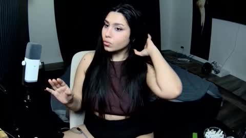 Snapshot of nicole_pretty_ chatting on 3, 3, 2026 Nicole online show from 3, 3, 2026