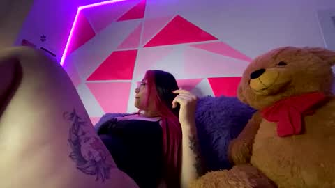 Nicole online show from 5, 4, 2026