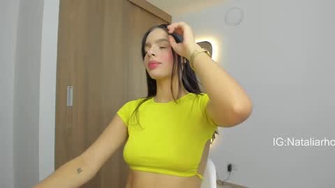 Snapshot of nicole_whitee chatting on 5, 3, 2025 N A T A L I A online show from 5, 3, 2025