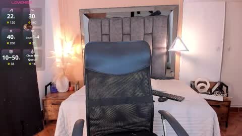 Snapshot of nicole_whitee chatting on 24, 9, 2025 N A T A L I A online show from 24, 9, 2025