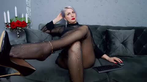 Nicole Domme online show from 10, 2, 2025