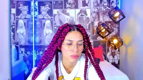 N i c o l e  online show from 8, 1, 2025