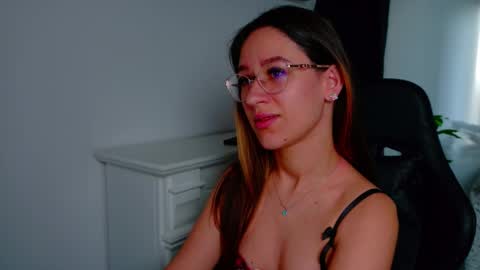 Snapshot of nicoleirisxxx chatting on 5, 2, 2026 nicoleirisxxx online show from 5, 2, 2026