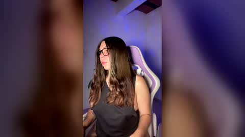 Nicol independent model online show from 19, 4, 2026