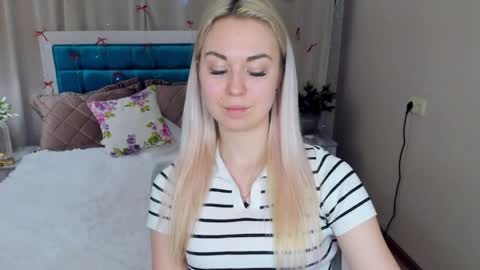 NicoleStunning online show from 8, 5, 2026
