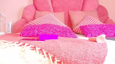 N I C O L E T  online show from 25, 11, 2025