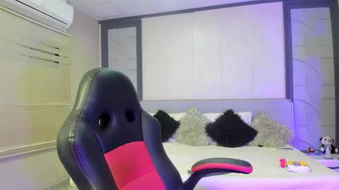 Call me Nicolette online show from 6, 11, 2025