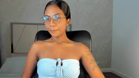 Snapshot of nicoll_ruiz_ chatting on 8, 4, 2026 Nicol online show from 8, 4, 2026