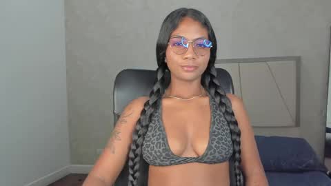 Snapshot of nicoll_ruiz_ chatting on 2, 5, 2026 Nicol online show from 2, 5, 2026