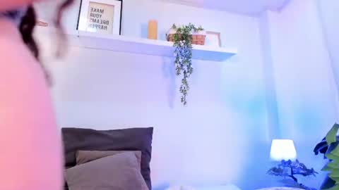 nicolle_evanss_ online show from 25, 6, 2026