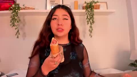 nicolle_evanss_ online show from 27, 6, 2026