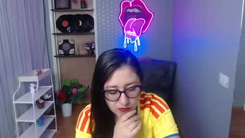 Nicolle  online show from 8, 8, 2026