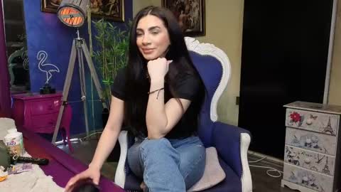 Nicolle online show from 1, 3, 2025