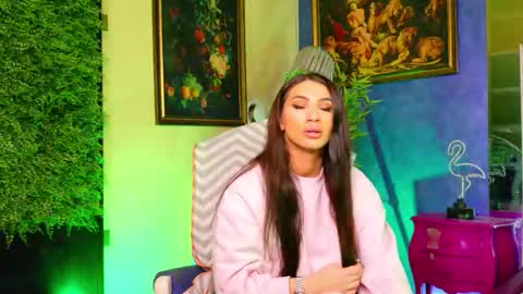 Nicolle online show from 8, 10, 2025