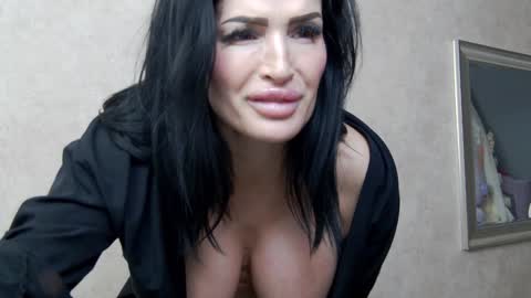 Nicolle online show from 26, 1, 2025